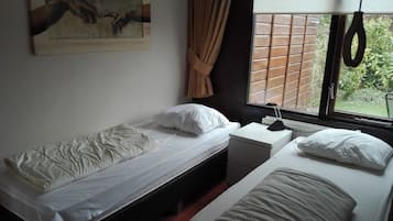 3 slaapkamers, een strijkplank/strijkijzer, reisbedje, wifi