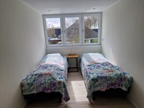 3 bedrooms, iron/ironing board, travel crib, free WiFi