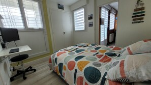 1 chambre, bureau, fer et planche à repasser, Wi-Fi gratuit