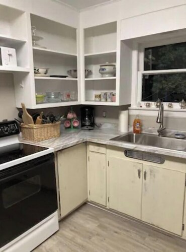 Cozy 2 bd house nestled on a mountain side close to WP Ski Resort and MT Rainier