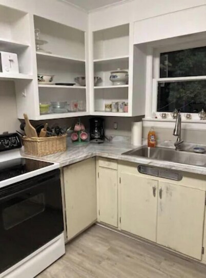 Cozy 2 bd house nestled on a mountain side close to WP Ski Resort and MT Rainier