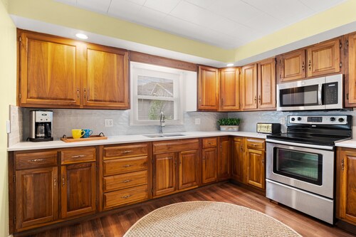 Adorable Chapman Lake Front Home