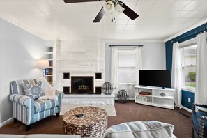 Smart TV, fireplace