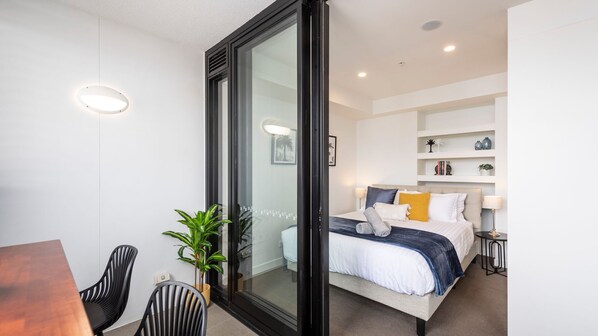 1 soverom, strykejern/-brett, wi-fi (inkludert) og sengetøy