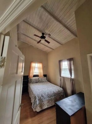 1 chambre, fer et planche à repasser, Wi-Fi gratuit, draps fournis