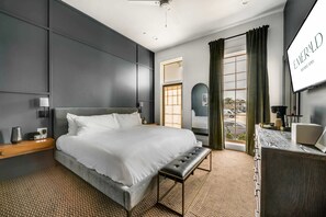 1 bedroom, WiFi, bed sheets - Superior King Room at The Emerald (Beaufort)