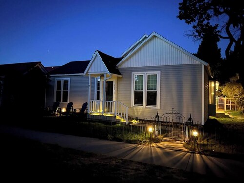 2 BR  Get-a-Way in BV steps to Main St