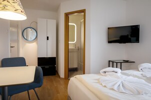 Ducha, secador de pelo, toallas