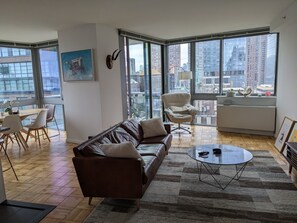 Living area - Open Layout - 24-Hour Concierge - Terrace (New York)