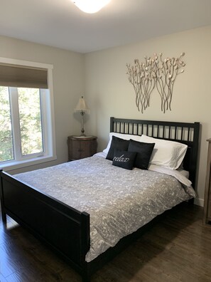 2 bedrooms, travel crib, free WiFi, bed sheets