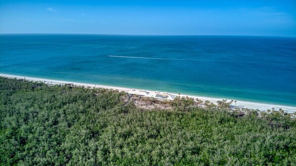 Beach nearby - Updated Pelican Bay Condo - Private Beach & Pool (Naples)