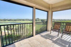 Property grounds - Updated Pelican Bay Condo - Private Beach & Pool (Naples)