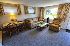 Living area - Brant Point Courtyard (Nantucket)