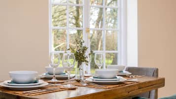 Cottage, Private Bathroom | Dining