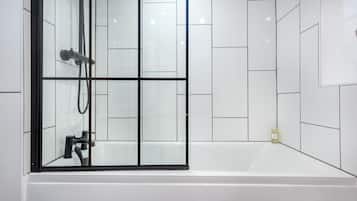 Cottage, Private Bathroom, Courtyard View | Bathroom | Free toiletries, hair dryer, towels, soap