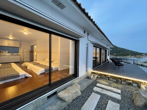 Sugawa House Unit 1 | Terrace/patio