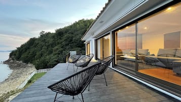 Sugawa House Unit 1 | Terrace/patio