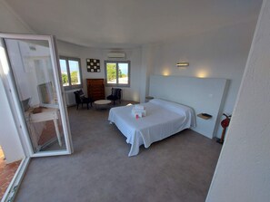 4 bedrooms, travel cot, free WiFi, bed sheets