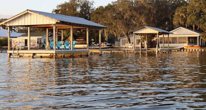 Relaxing Renovated Cottage on Lake June in Winter with Dock!