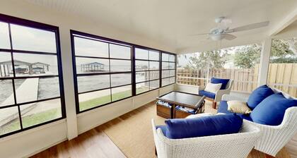 Relaxing Renovated Cottage on Lake June in Winter with Dock!