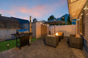 Outdoor dining - Perfect 2BR Hideaway Just 3.5 Blocks to Beach & Boards | Fire Pit, Grill, Relax (Belmar)