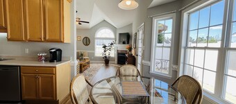 New! Charming Townhome 3 Minutes to Campbell