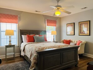 2 bedrooms, iron/ironing board, travel crib, free WiFi - New! Charming Townhome 3 Minutes to Campbell (Lillington)