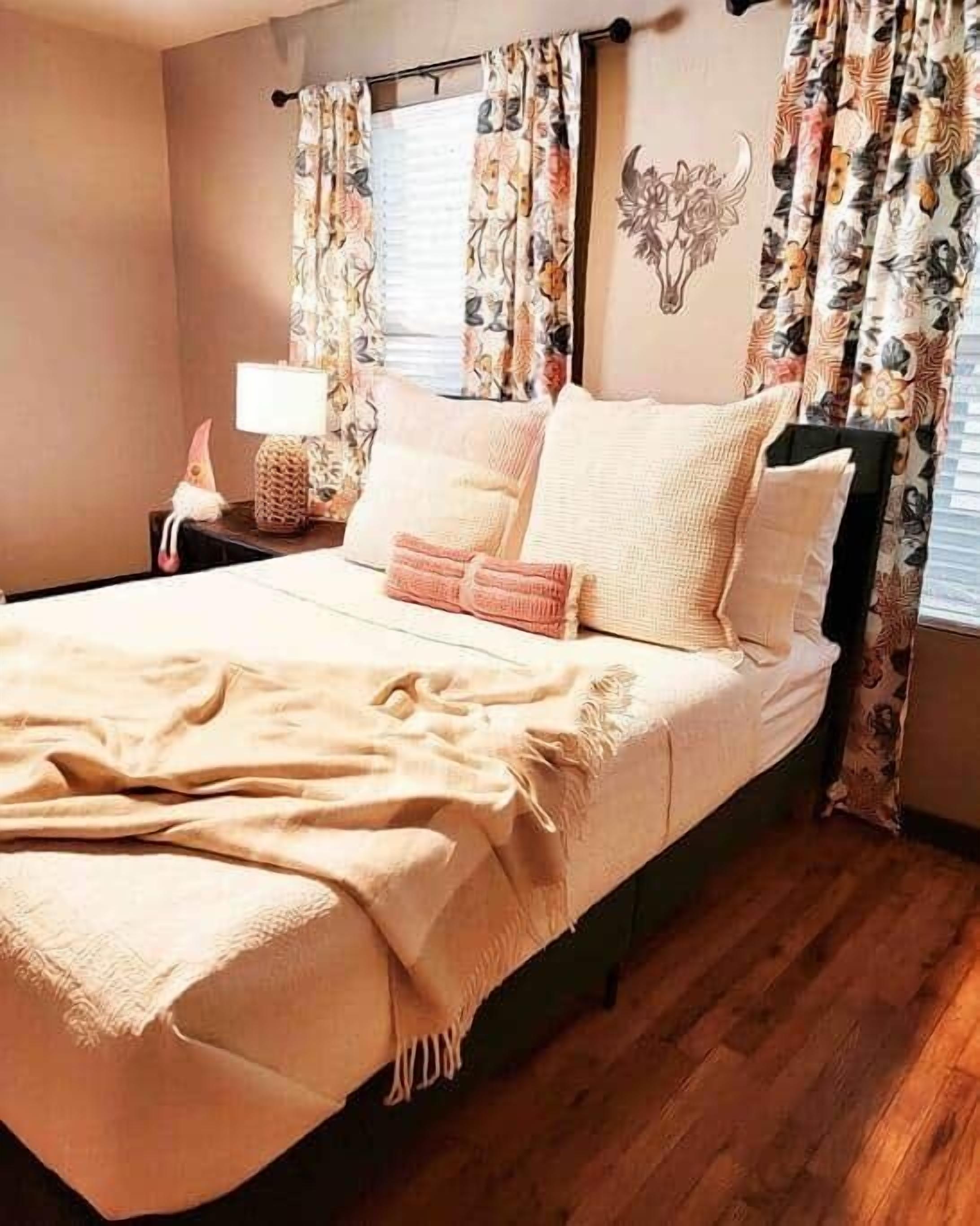 2 habitaciones, cortinas blackout, tabla de planchar con plancha y wifi 