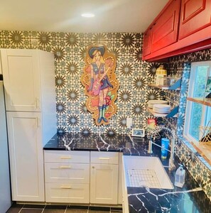 Frigorífico, microondas, horno y placa de cocina