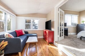 1 bedroom, desk, free WiFi, bed sheets