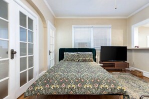 1 habitación, tabla de planchar con plancha, wifi gratis y ropa de cama 