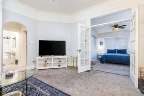 1 chambre, bureau, fer et planche à repasser, Wi-Fi gratuit