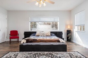 6 bedrooms, iron/ironing board, WiFi, bed sheets