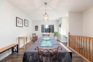 Interior - Wasatch Cottage-HotTub, PoolTable, Skier`s Dream! (Cottonwood Heights)