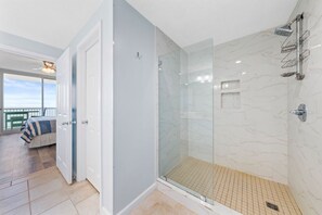 Towels - Beachfront Condo with On-Site Dining & Spa (Gulf Shores)