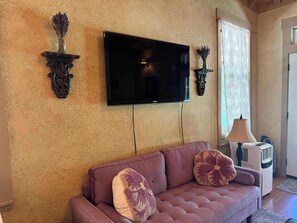 Fernseher, Stereoanlage, Arbeitsbereiche