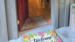 Dining - Cedar House • King Suite • Soaking Tub • WiFi • A/C (Selma)