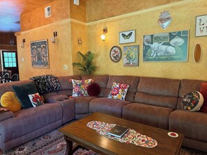 Fernseher, DVD-Player, Stereoanlage, Arbeitsbereiche