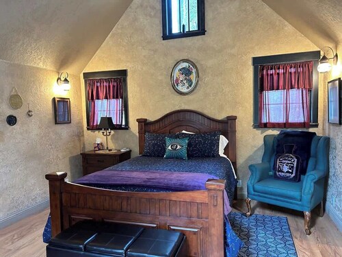 Mystic’s Cottage • Queen Cabin • Soaking Tub • Wi-Fi • AC