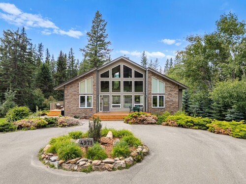 Smoking Water Lodge | Pool Table | Hot Tub