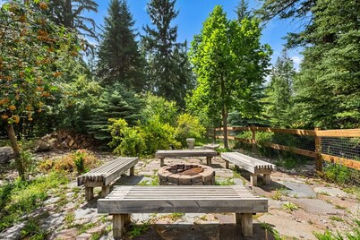 Smoking Water Lodge | Pool Table | Hot Tub