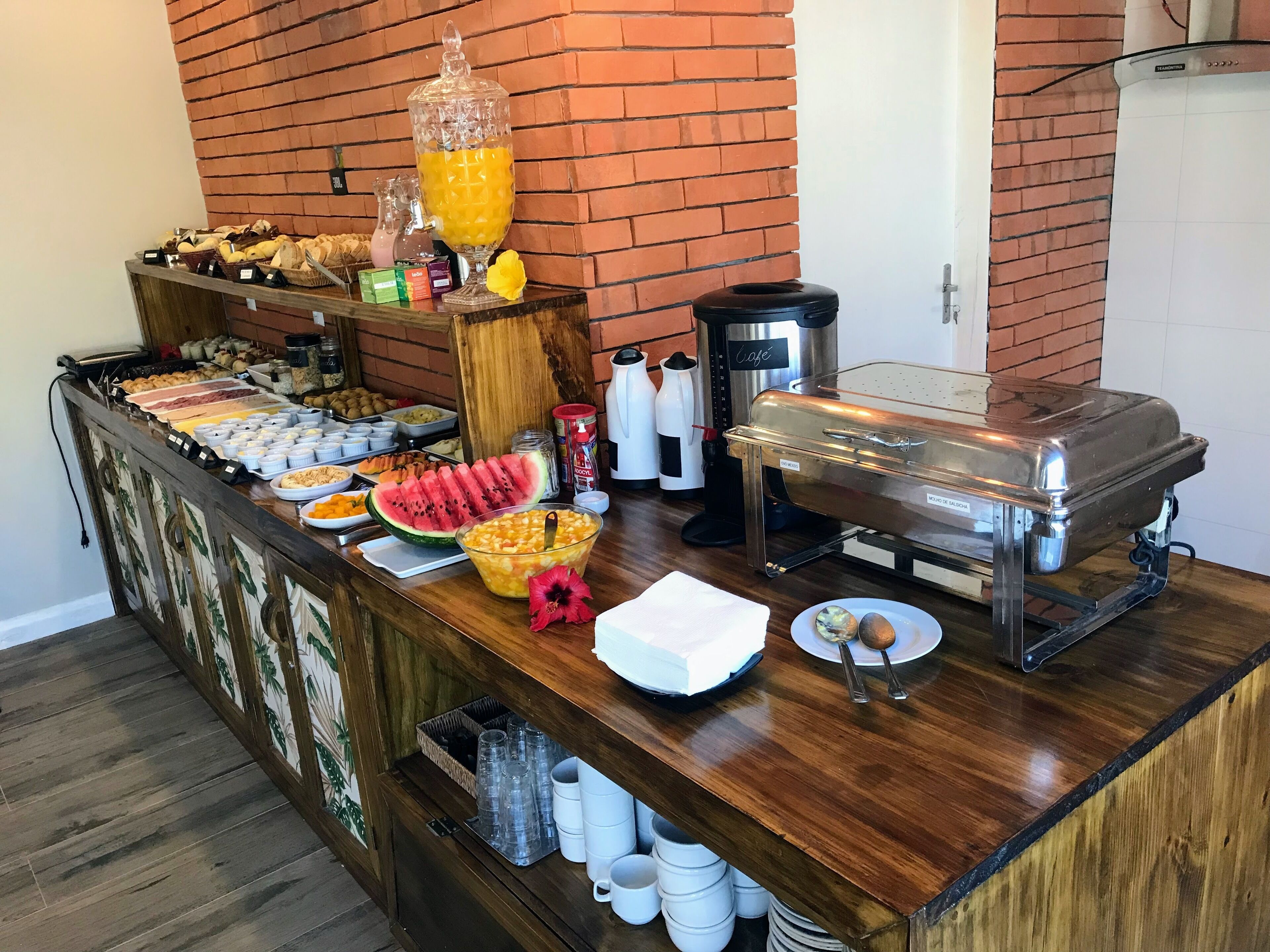 包含每日自助早餐