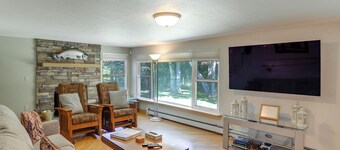 Dolores Ranch Cabin w/ Hot Tub & 1-Acre Yard!