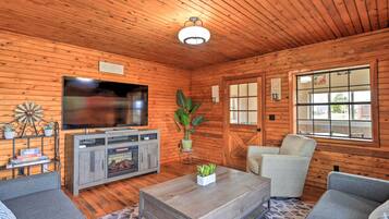 TV, fireplace