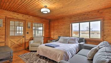 4 bedrooms, iron/ironing board, WiFi, bed sheets