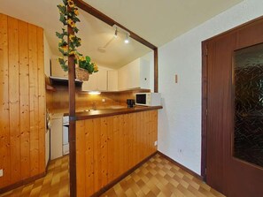 Fridge, microwave, coffee/tea maker, toaster