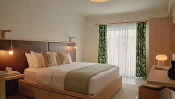 Balcony King | In-room safe, free WiFi, bed sheets