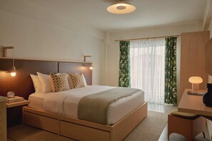Balcony King | In-room safe, free WiFi, bed sheets