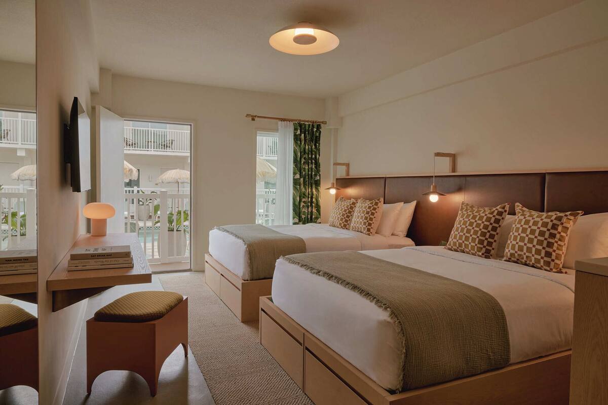 Double Queen | In-room safe, WiFi (free), bed sheets