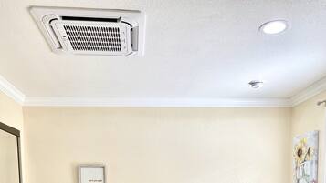 1 bedroom, desk, free WiFi, bed sheets